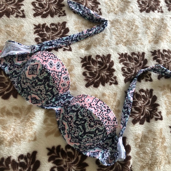 Strapless Patterned Bikini Top from Ardene - Picture 2 of 3